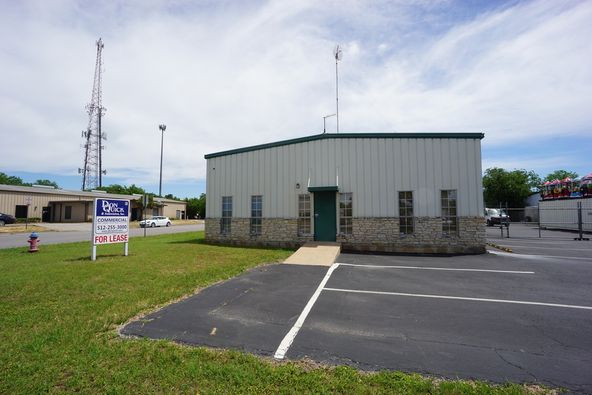 1305 W Industrial Blvd, Round Rock, TX 78681